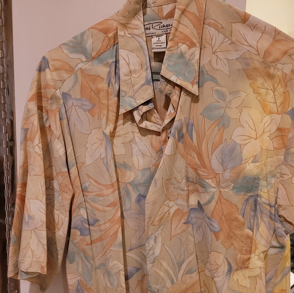Tori Richard aloha shirt- Sz small